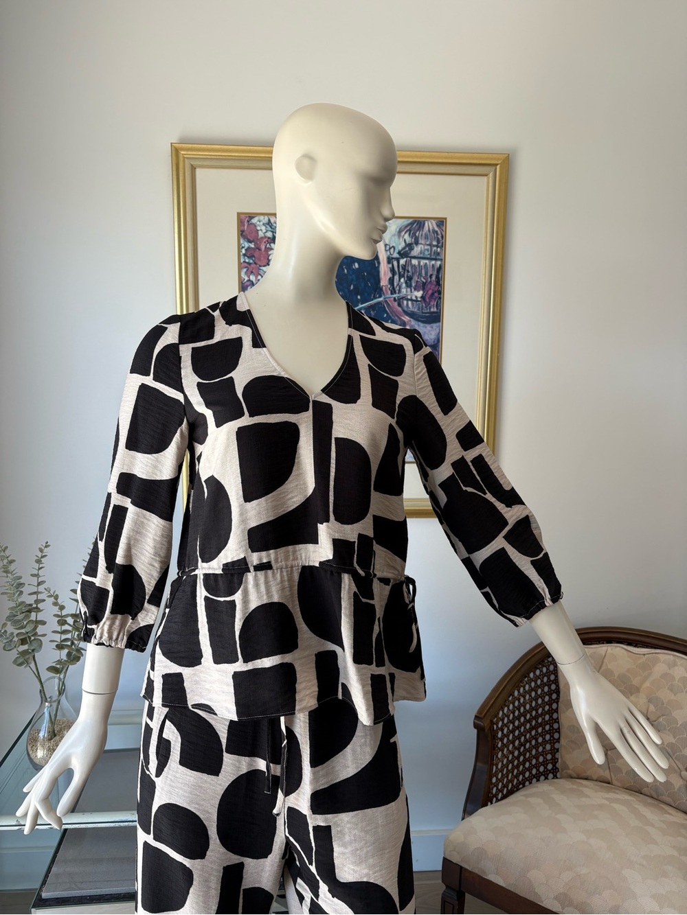 In wear Black & Cream Geometric V-Neck Peplum Top - Women